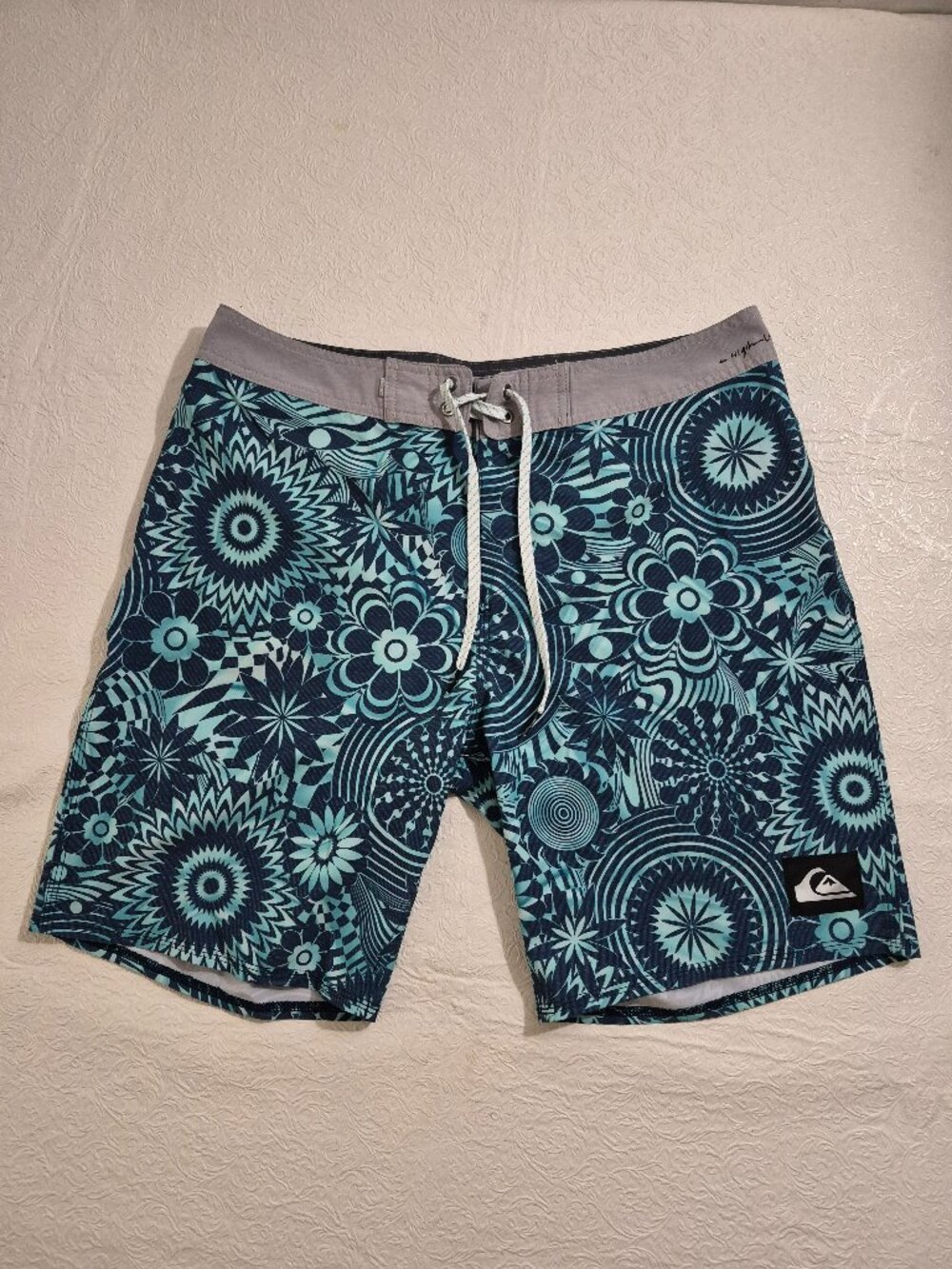 Quicksilver Highline Mens 32 Blue Gray Floral Psychedelic Abstract Board Shorts